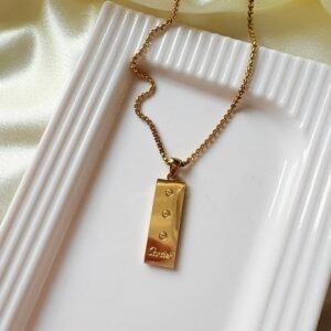Old Money Aesthetic Unisex Bar Necklace - Classic Screw Head Motif Gold Pendant