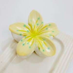 Large Glossy Tropical Lily Hair Claw – Lemon Zest