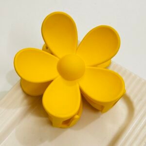 Pinteresty Large Matte Daisy Hair Claw – Buttercup Yellow
